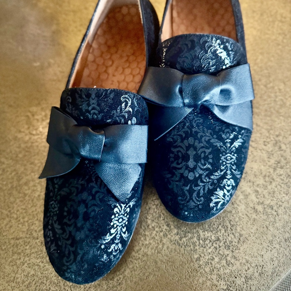 Chie Mihara Jacquard Bow Loafers – Size 40 (US 9-9.5)